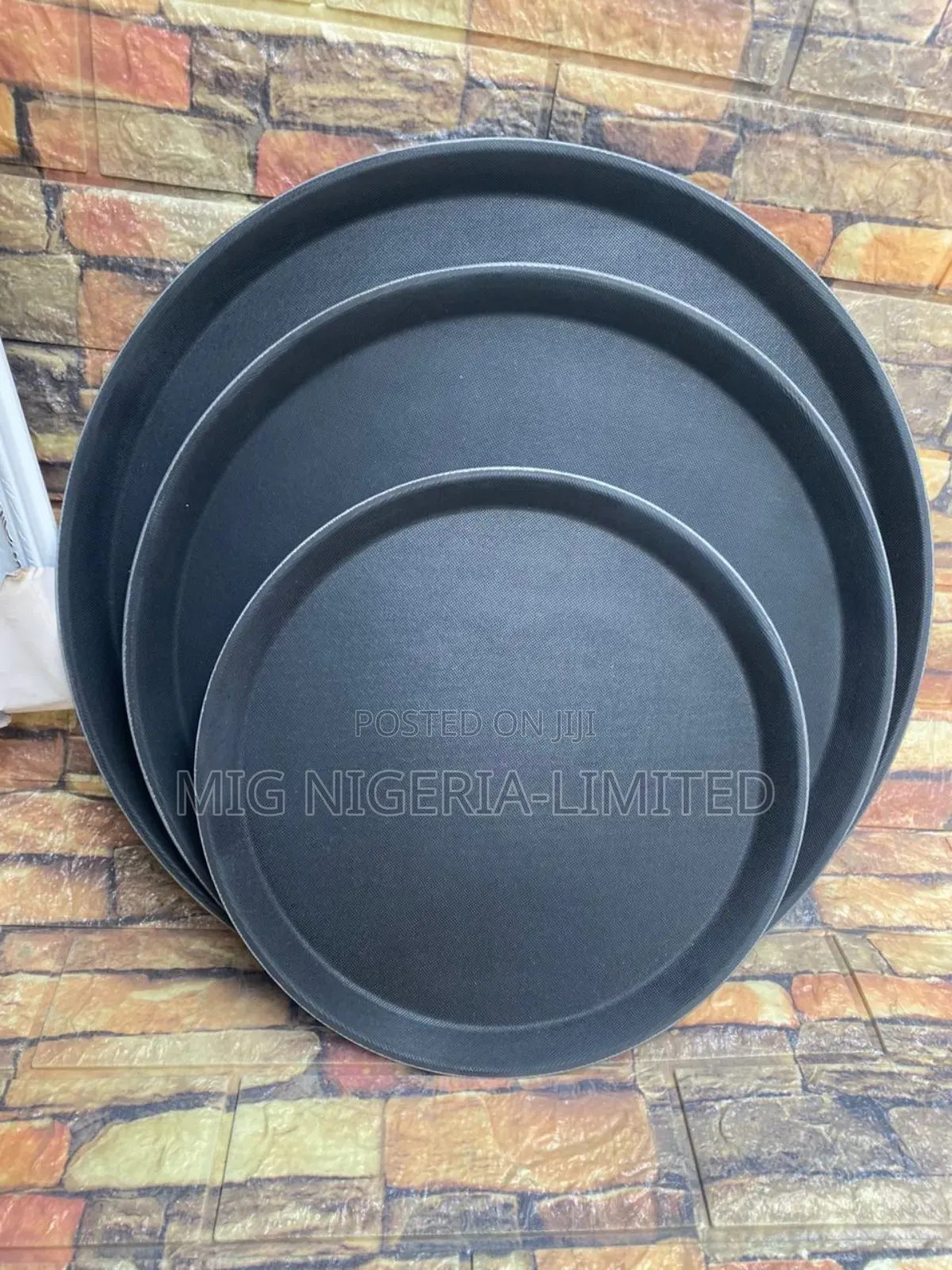 1pc Black Round Nonslip Tray Rubberised Heat Resistant Dishwasher Safe
