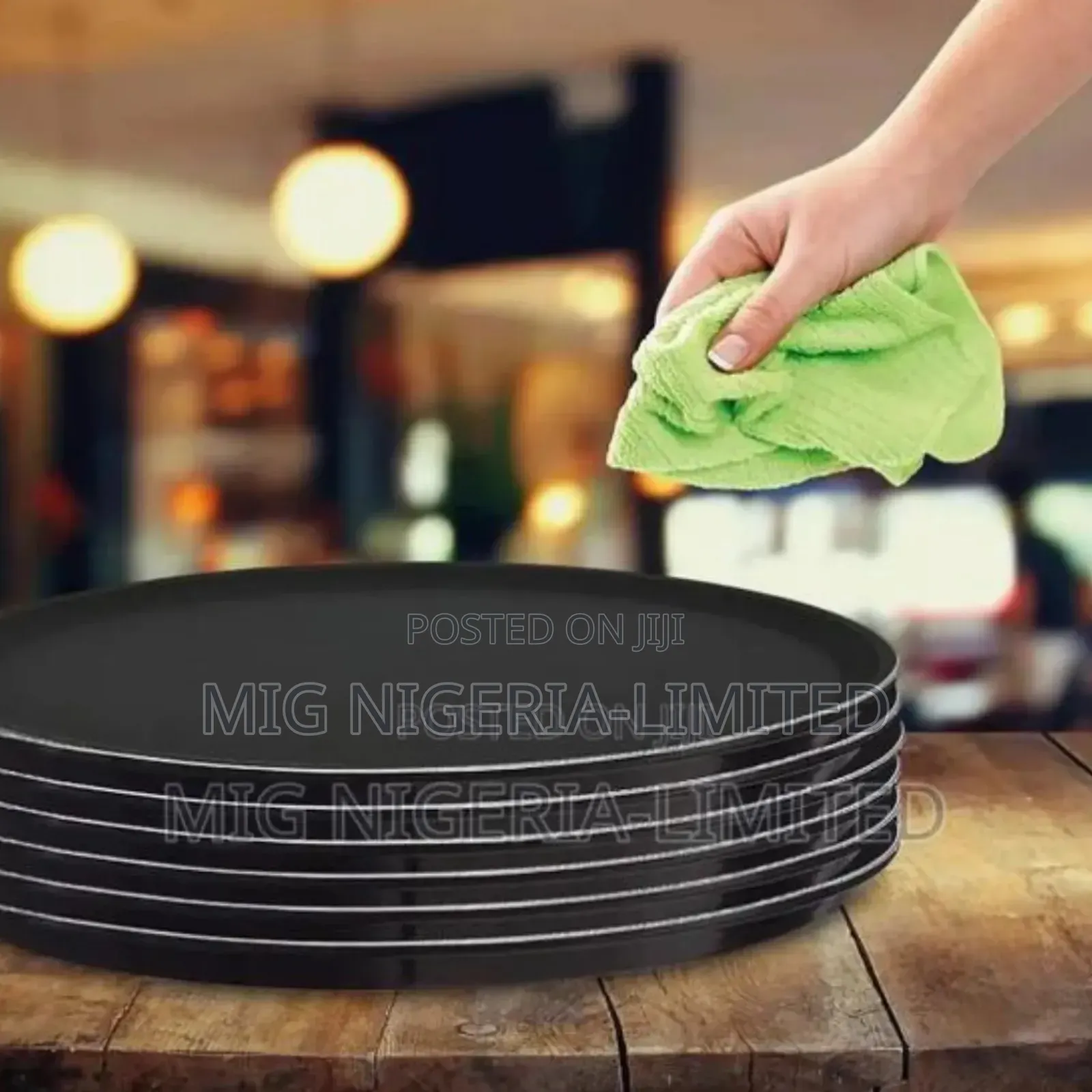1pc Black Round Nonslip Tray Rubberised Heat Resistant Dishwasher Safe
