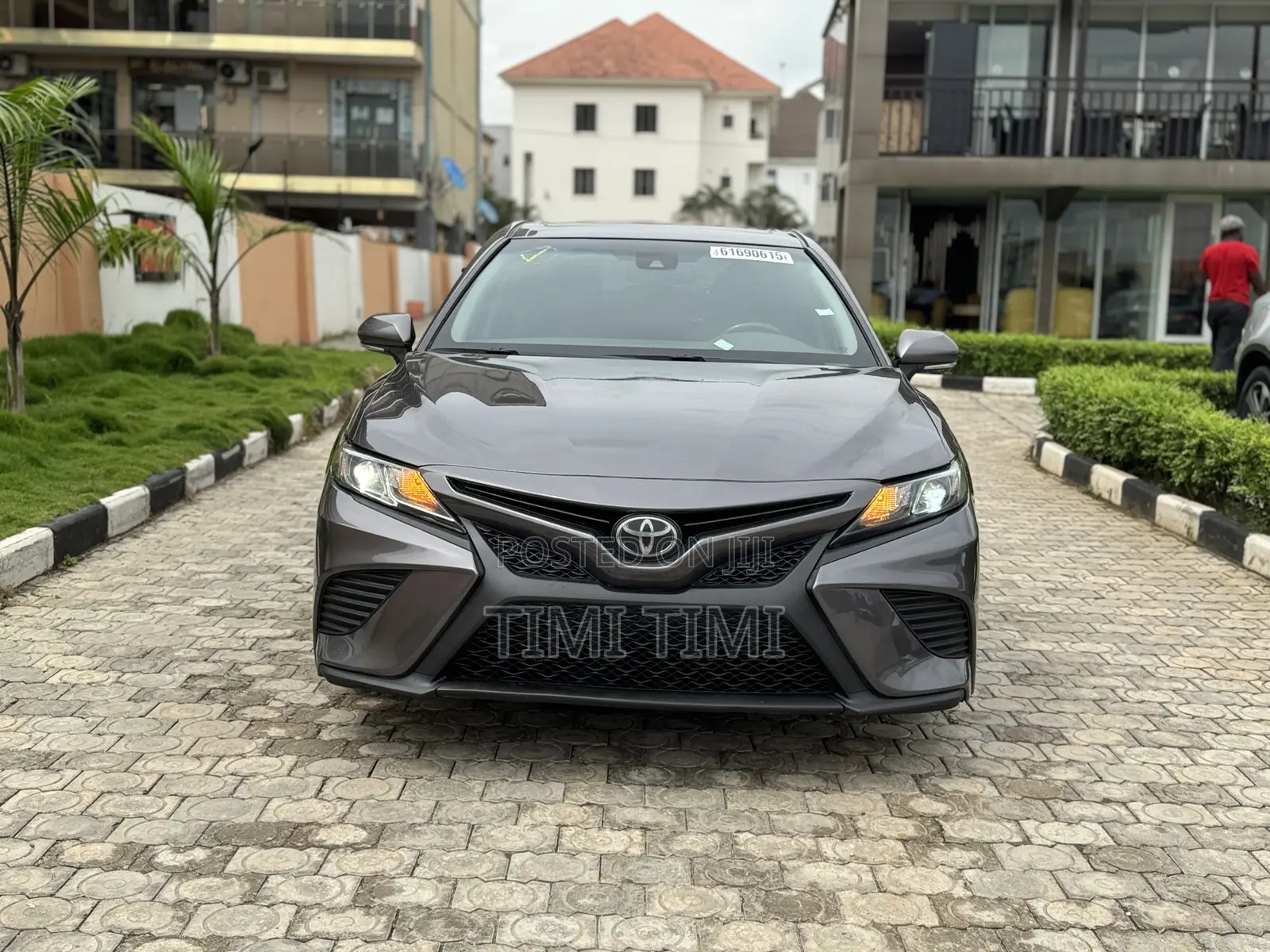 Toyota Camry SE FWD (2.5L 4cyl 8AM) 2018 Gray