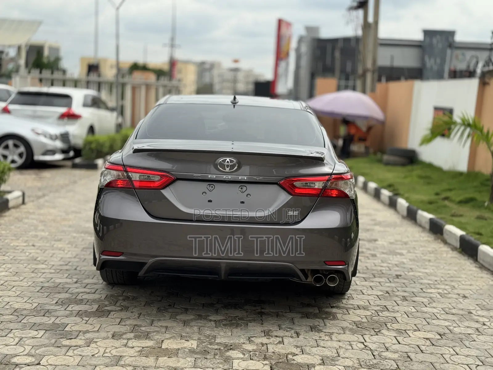 Toyota Camry SE FWD (2.5L 4cyl 8AM) 2018 Gray