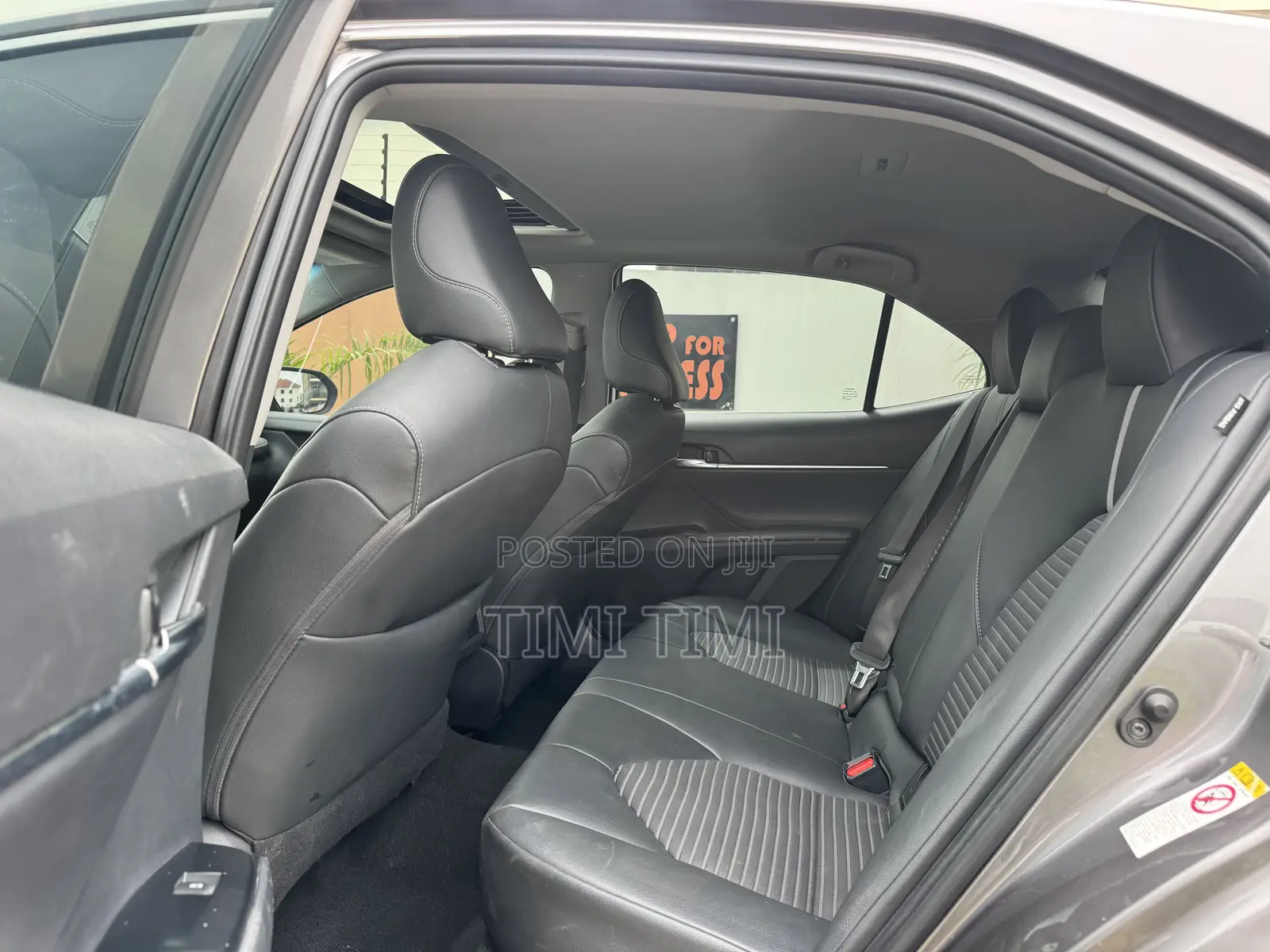 Toyota Camry SE FWD (2.5L 4cyl 8AM) 2018 Gray