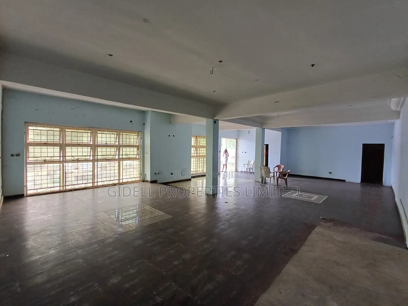 210sqm Shop / Office Space on the First Floor