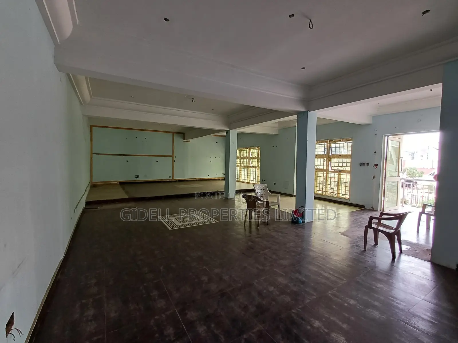210sqm Shop / Office Space on the First Floor