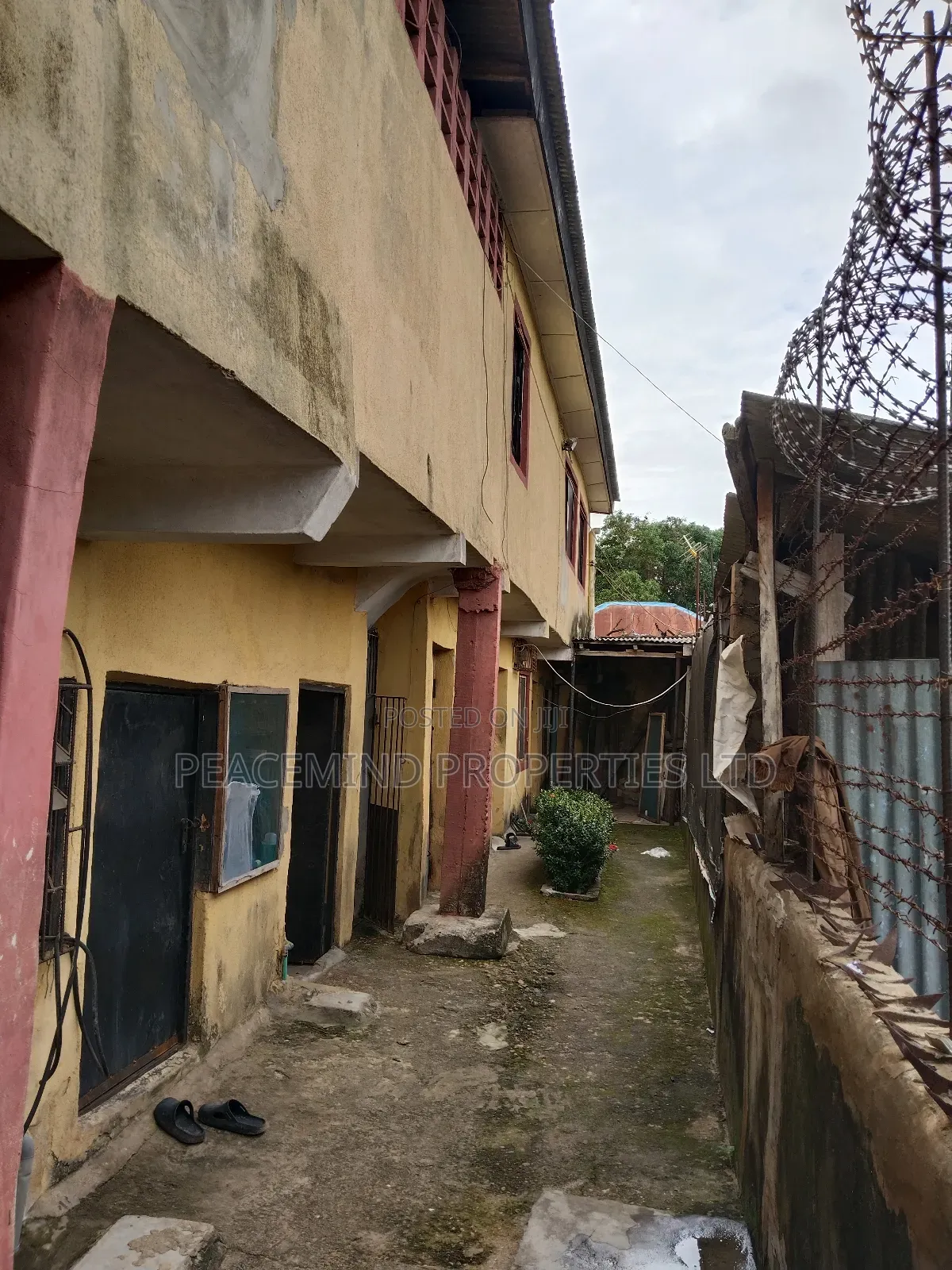 3bdrm Block of Flats in Igbede-Ojo Lagos, Alaba for sale