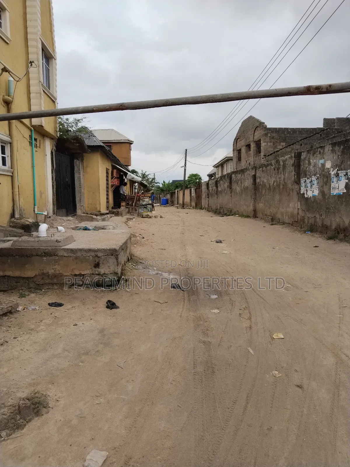 3bdrm Block of Flats in Igbede-Ojo Lagos, Alaba for sale