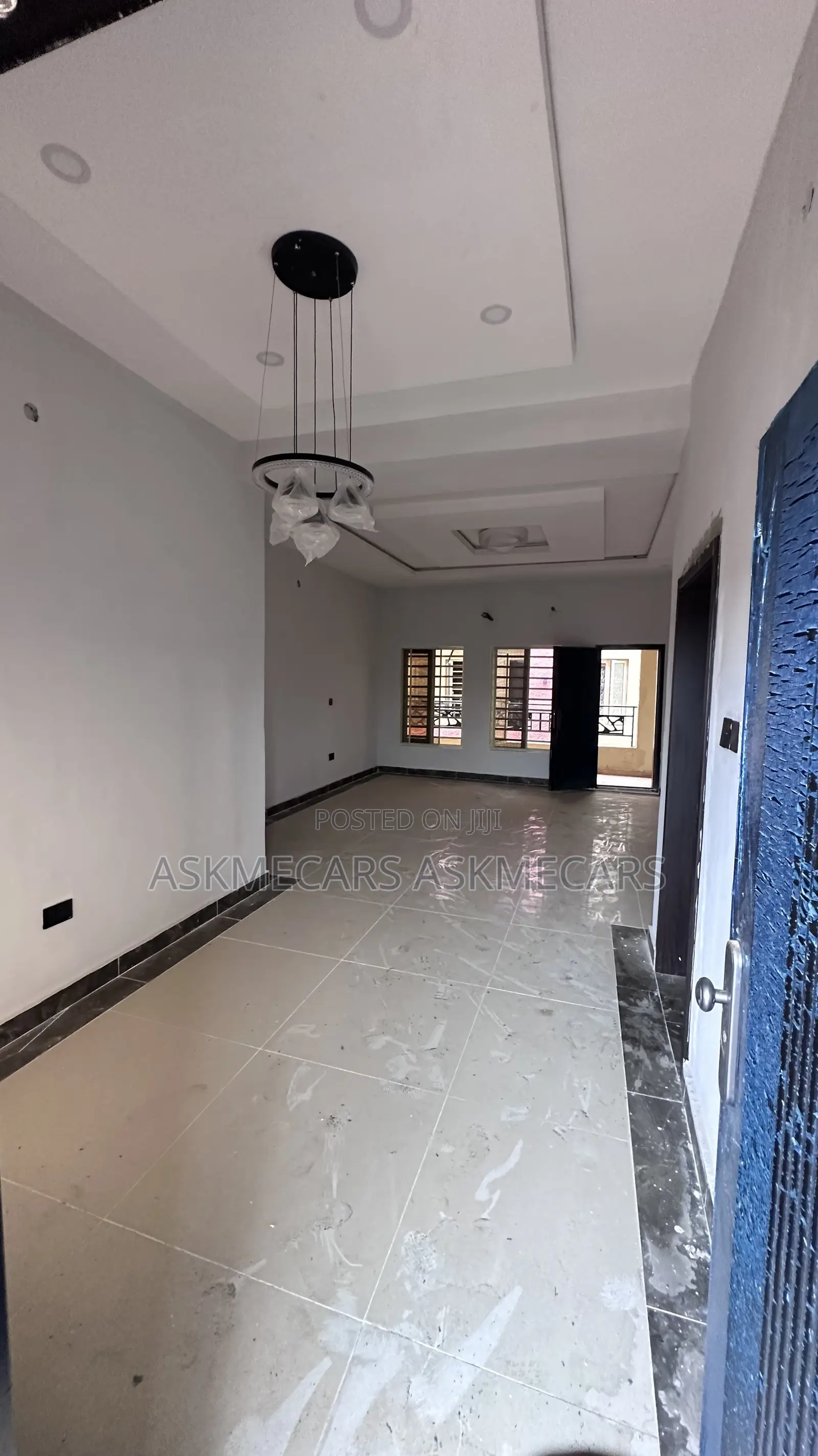 3bdrm Room & Parlour in Monastery Road, Ajah for rent