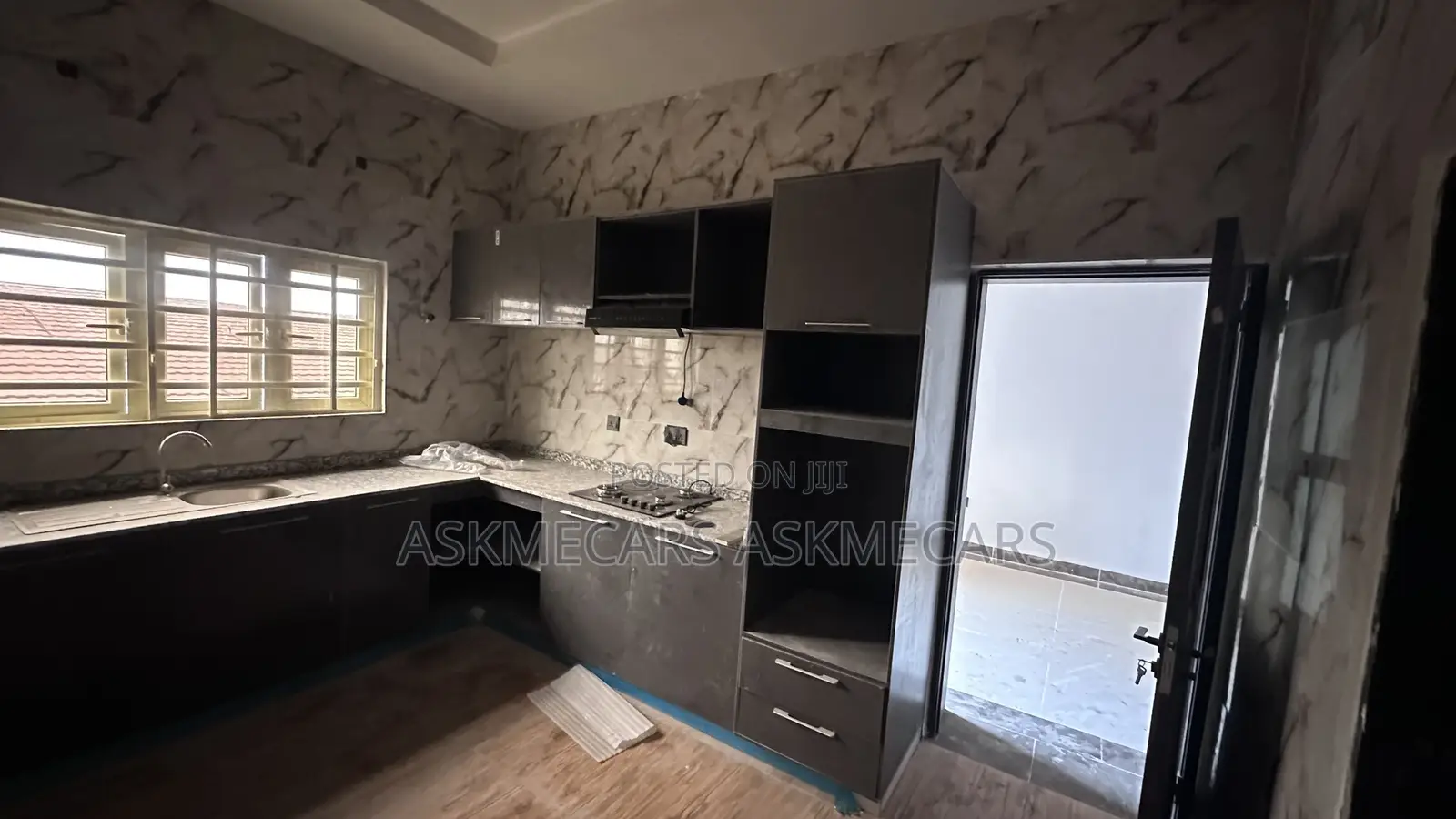 3bdrm Room & Parlour in Monastery Road, Ajah for rent