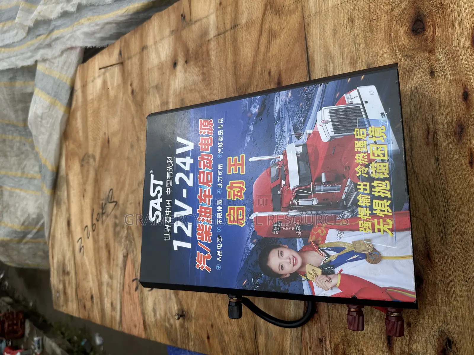 Sast Portable Battery Jumper for Trucks and Heavy Machines 12v-24v