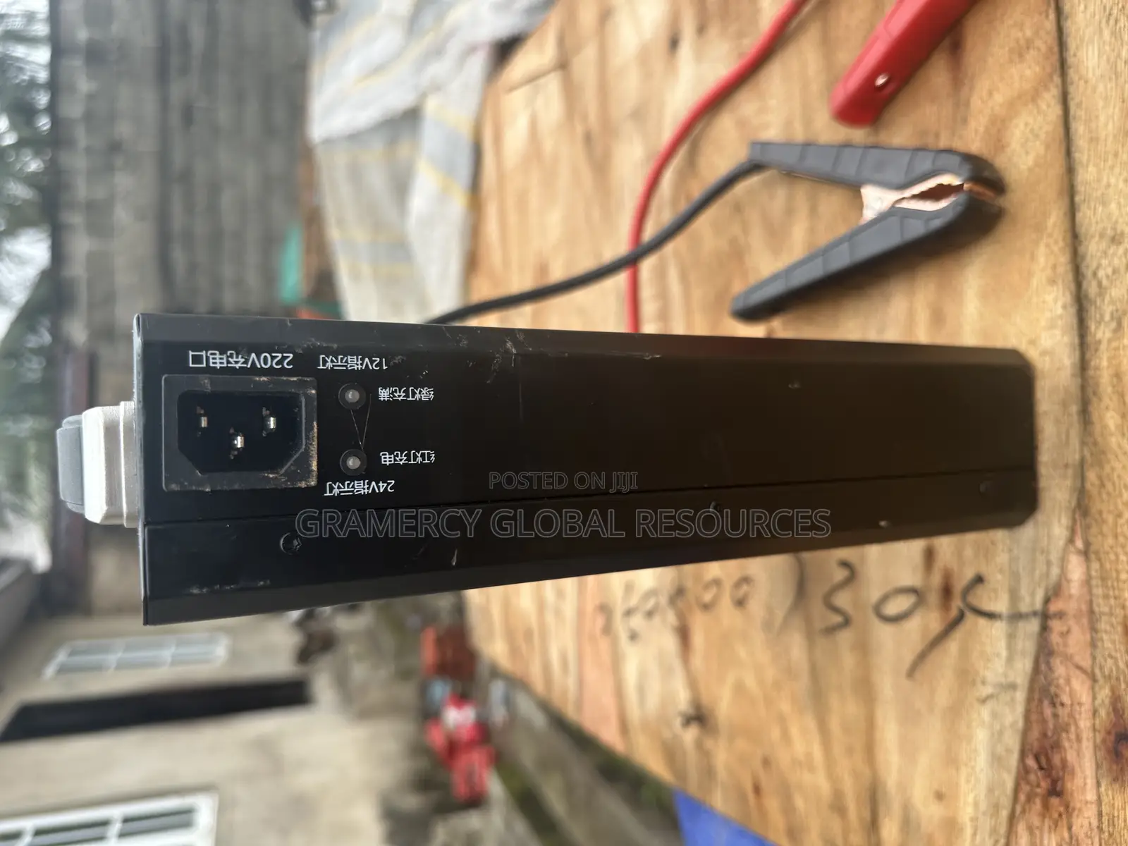 Sast Portable Battery Jumper for Trucks and Heavy Machines 12v-24v