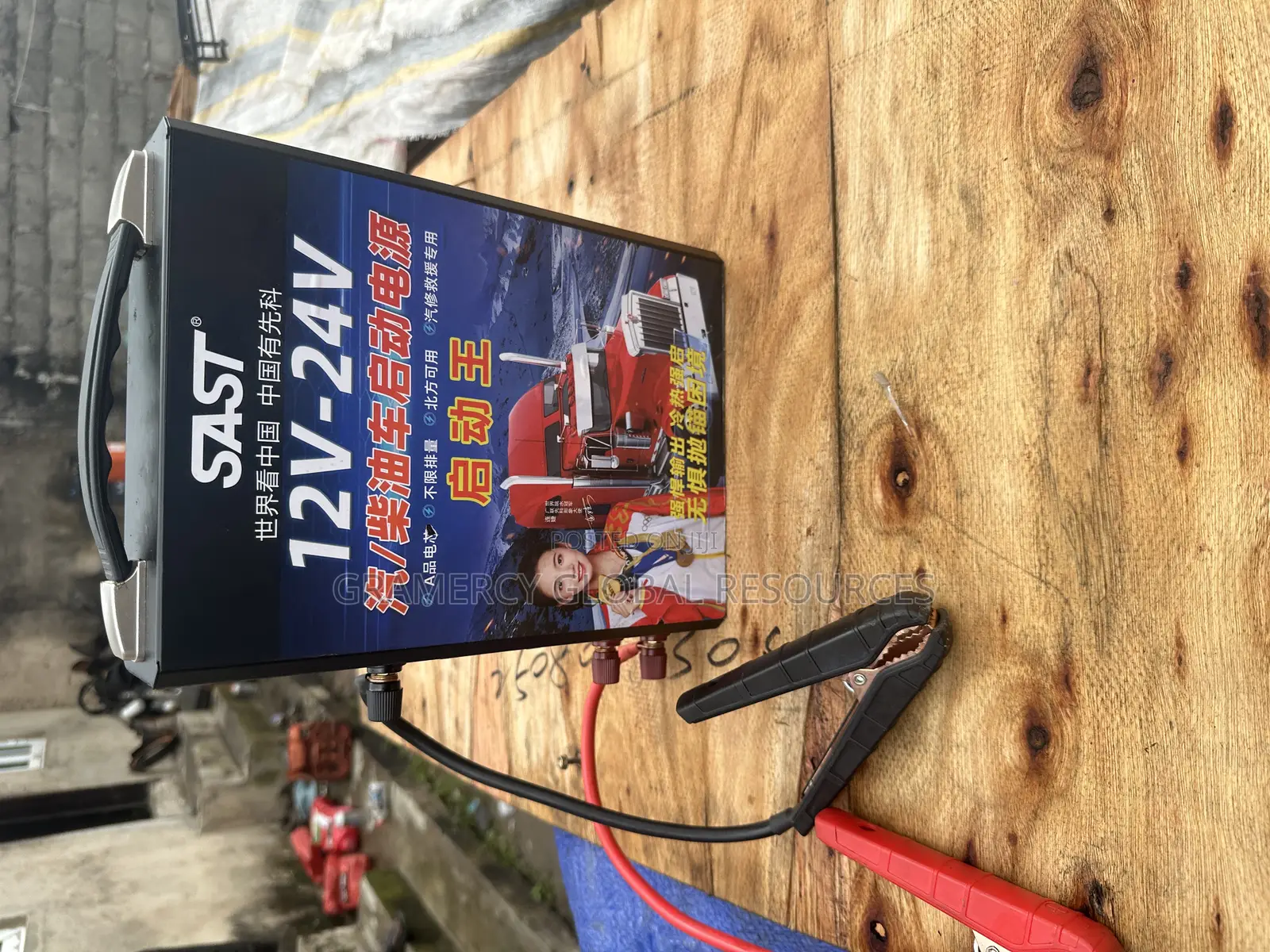 Sast Portable Battery Jumper for Trucks and Heavy Machines 12v-24v