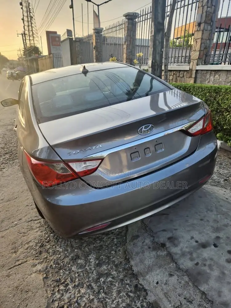 Hyundai Sonata GLS Sedan FWD (2.4L 4cyl 6A) 2013 Gray