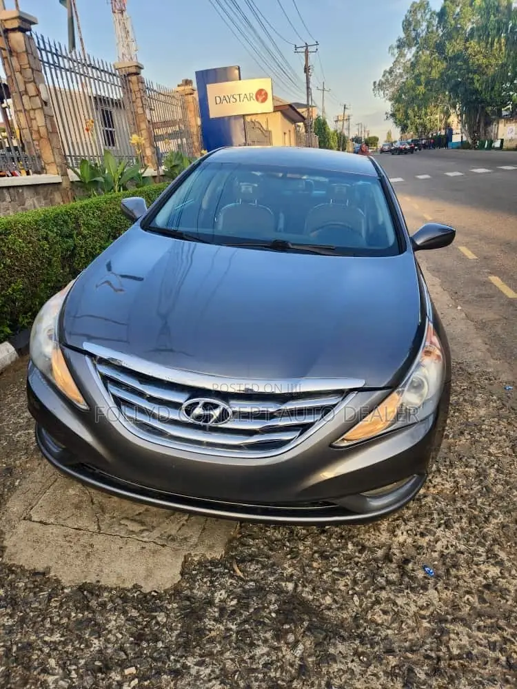 Hyundai Sonata GLS Sedan FWD (2.4L 4cyl 6A) 2013 Gray