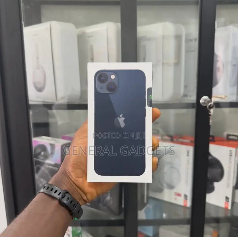 New Apple iPhone 13 128 GB Blue