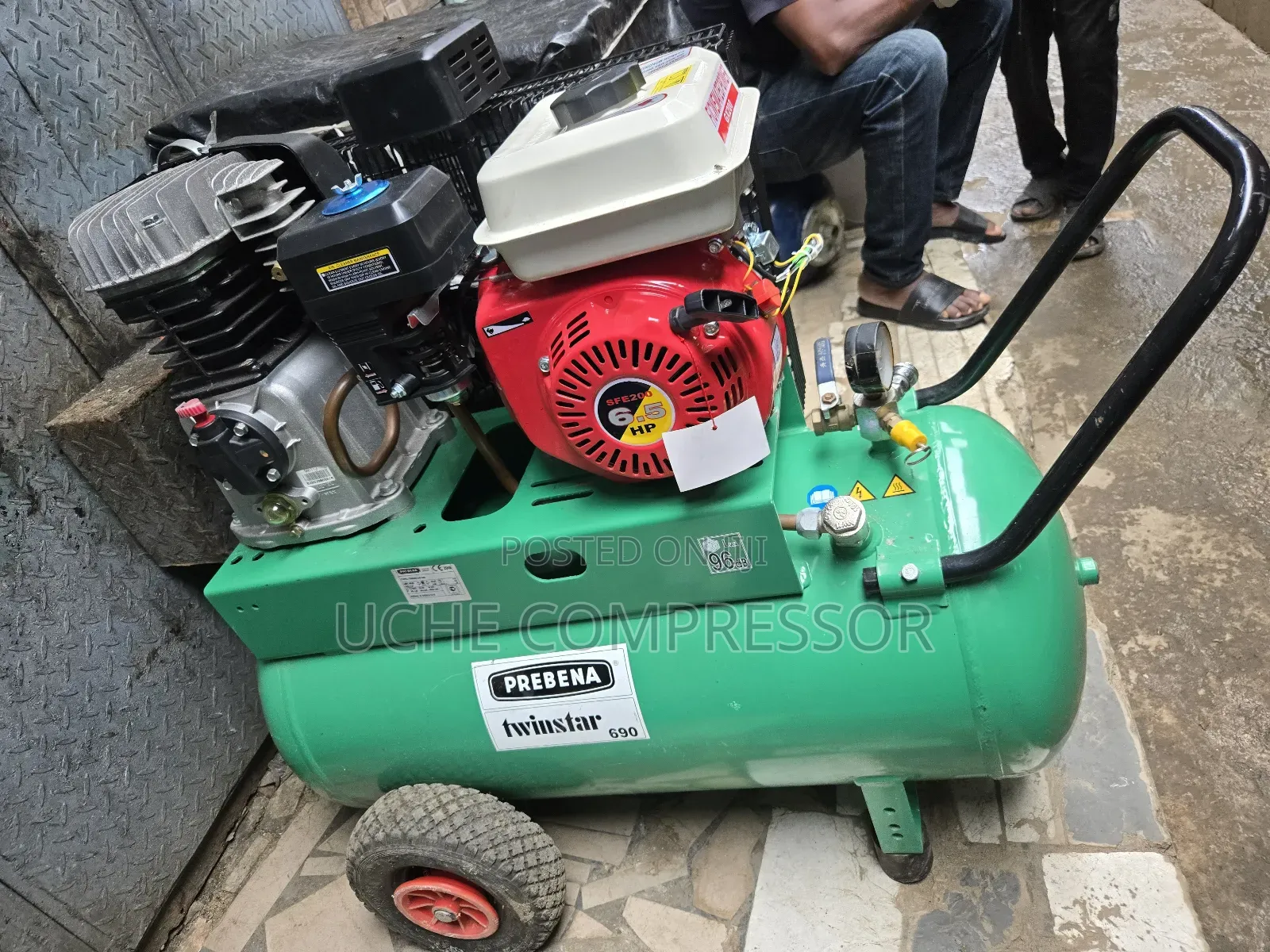 Air Compressor With The Engine 100l 3hp