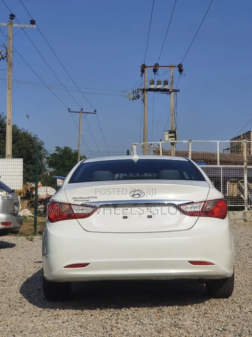 Hyundai Sonata GLS Sedan FWD (2.4L 4cyl 6A) 2012 White