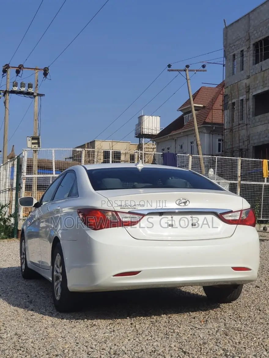 Hyundai Sonata GLS Sedan FWD (2.4L 4cyl 6A) 2012 White