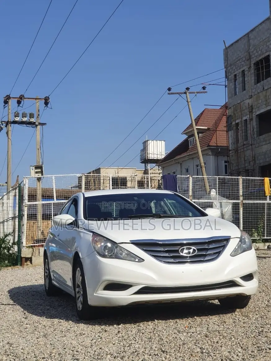 Hyundai Sonata GLS Sedan FWD (2.4L 4cyl 6A) 2012 White
