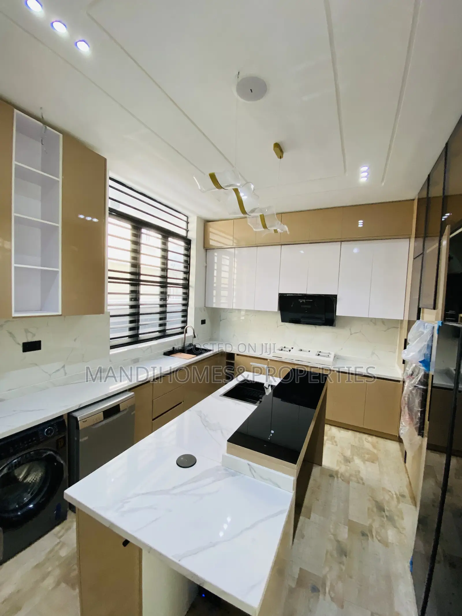 5bdrm Duplex in Lekki for sale