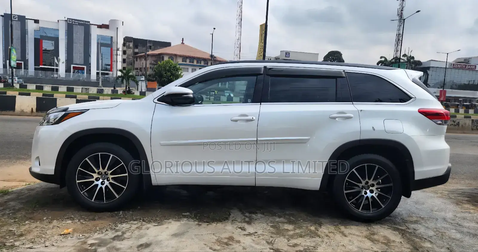Toyota Highlander SE 2019 White