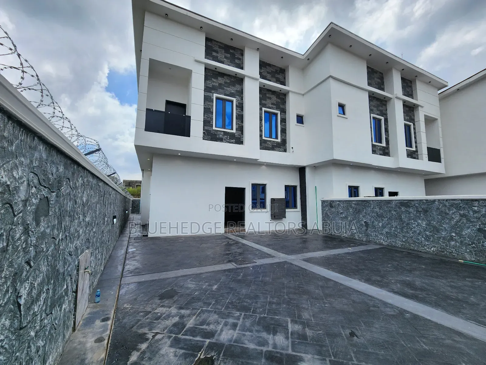 4bdrm Duplex in Asokoro for sale