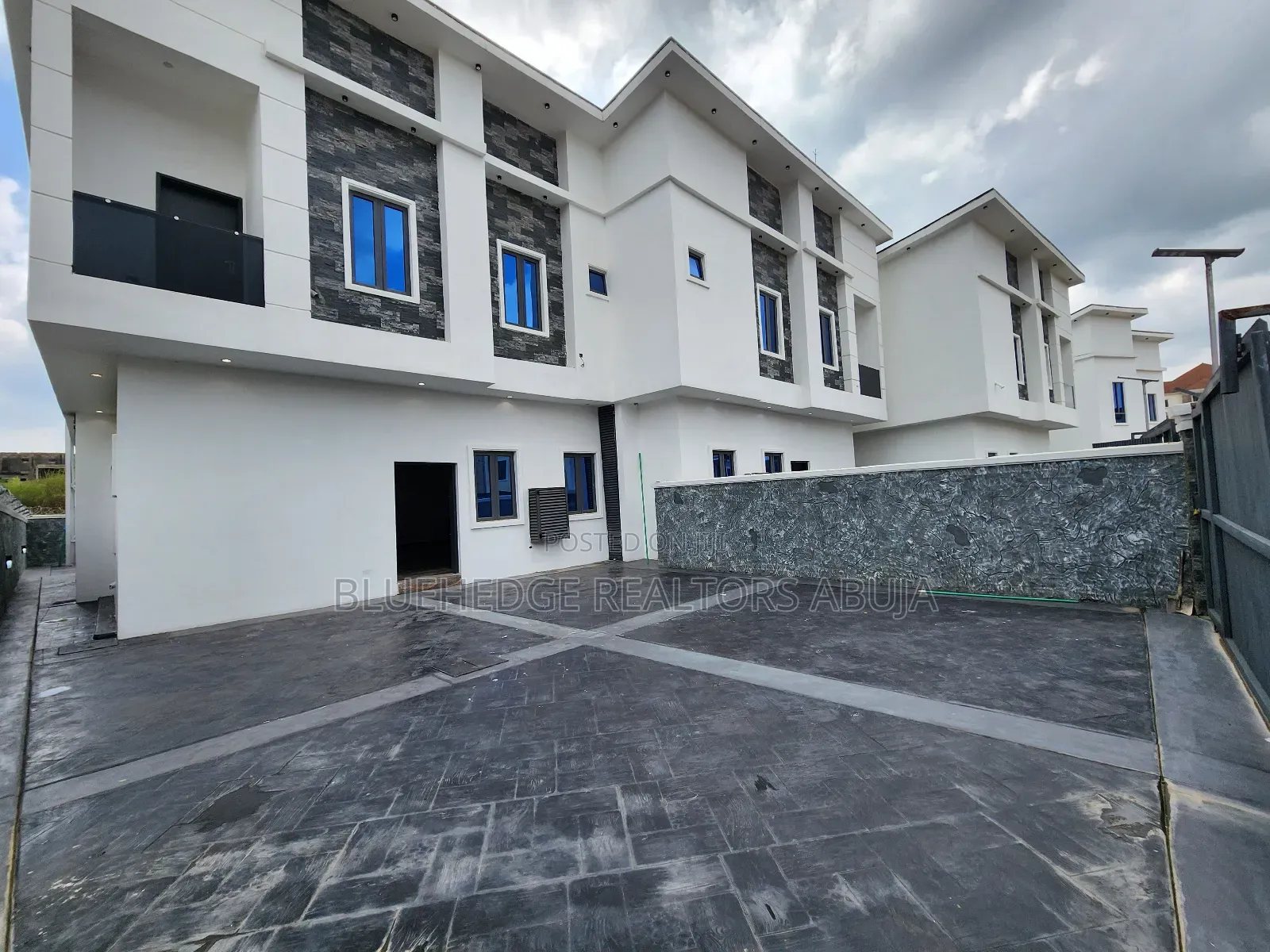 4bdrm Duplex in Asokoro for sale