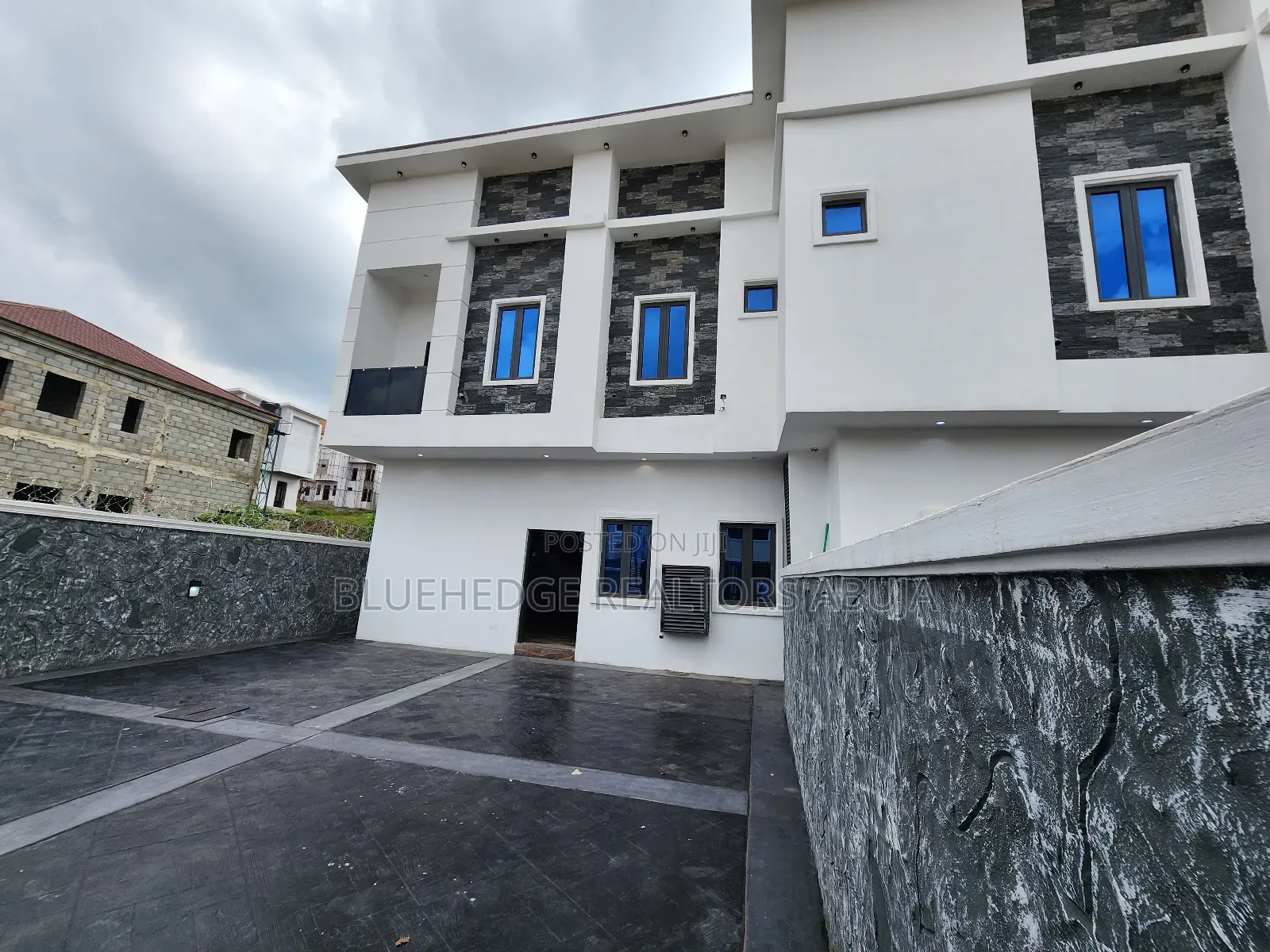 4bdrm Duplex in Asokoro for sale