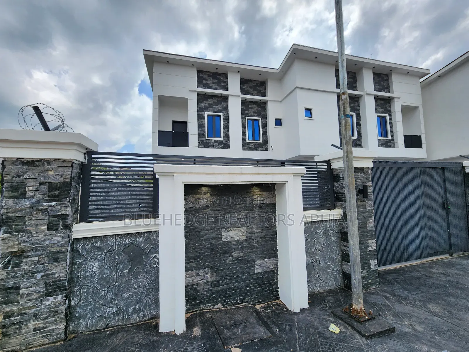 4bdrm Duplex in Asokoro for sale
