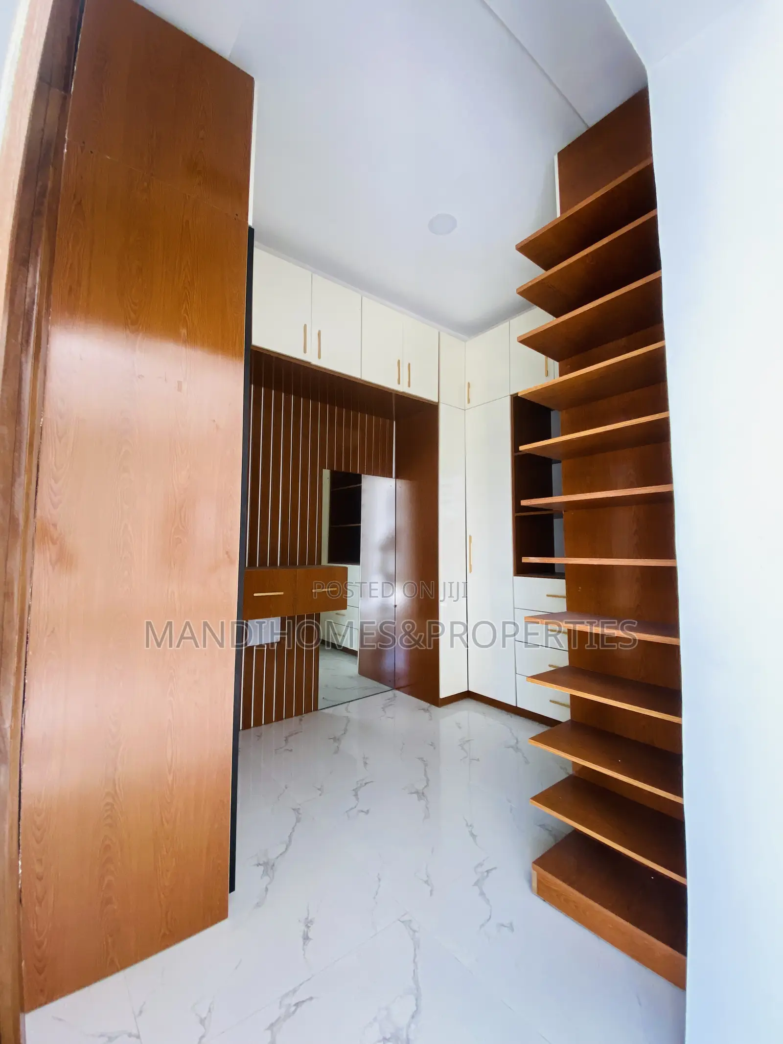 5bdrm Duplex in Lekki for sale