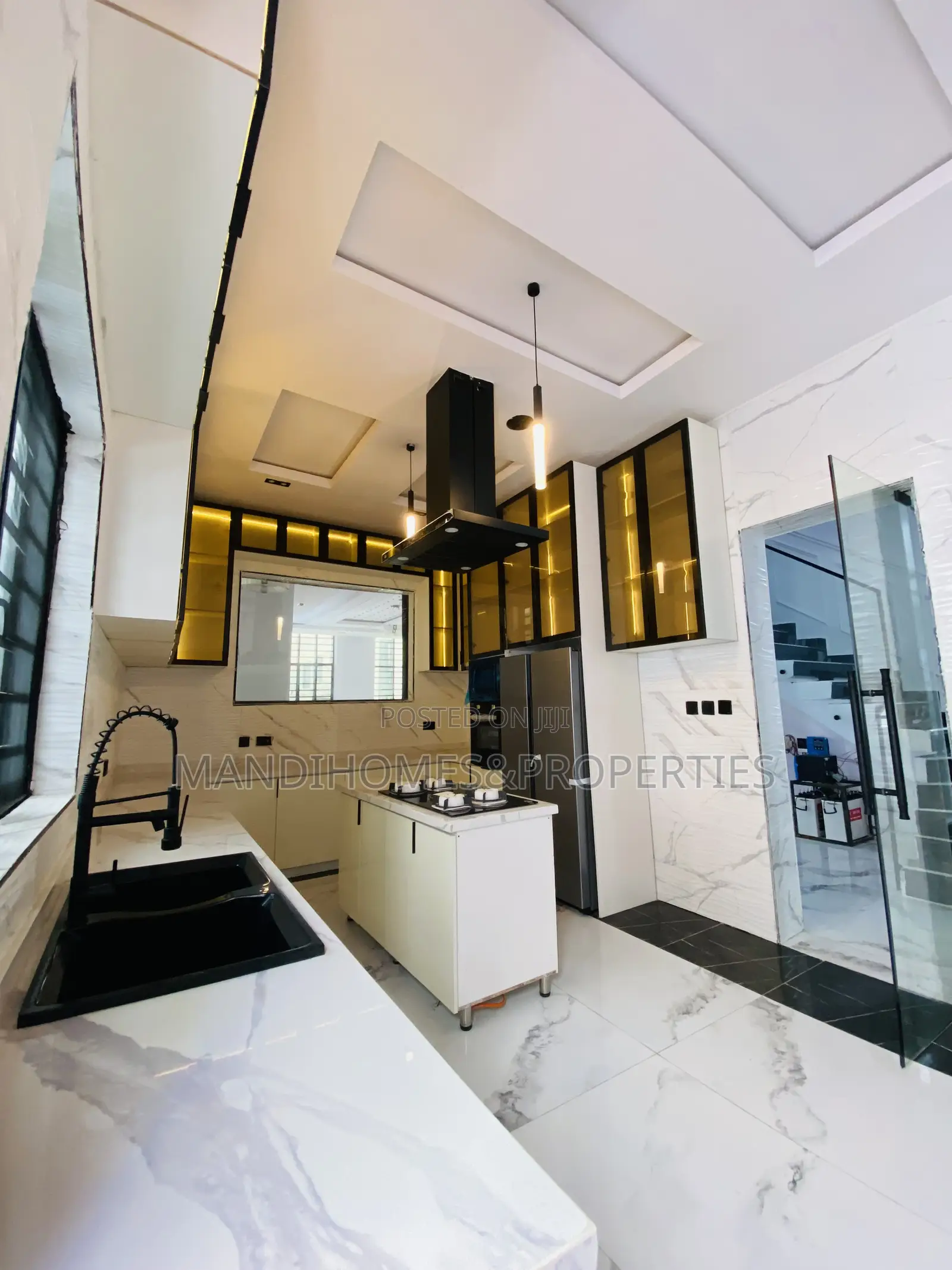 5bdrm Duplex in Lekki for sale