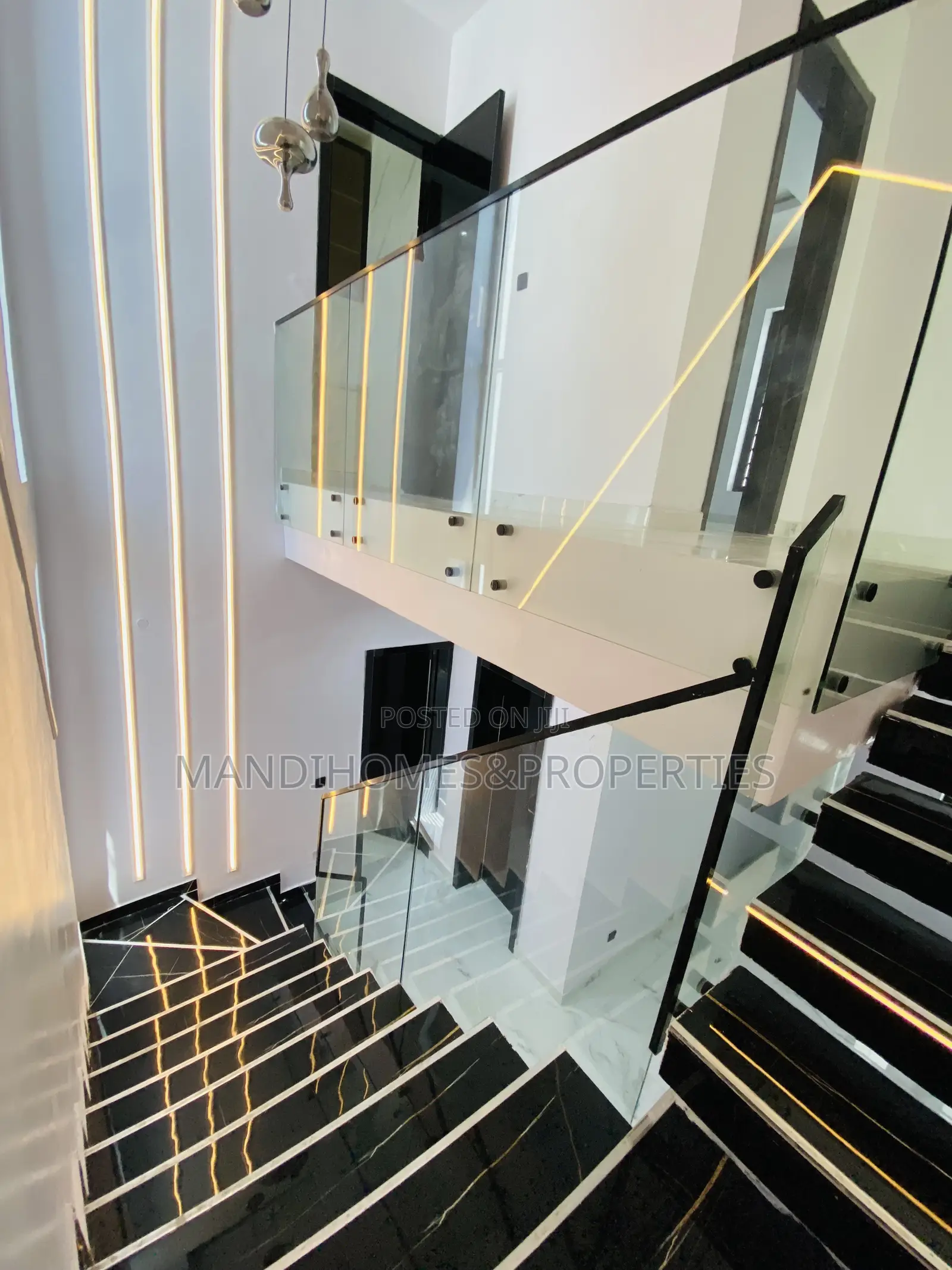 5bdrm Duplex in Lekki for sale