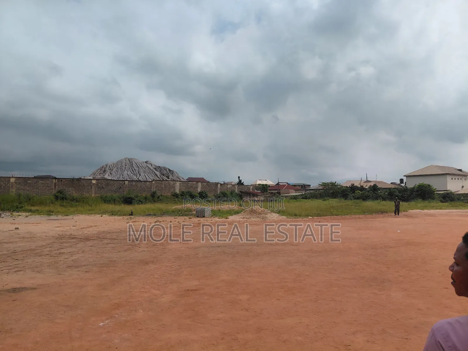 20 Acers of Land Along Lagos Ibadan Expressway