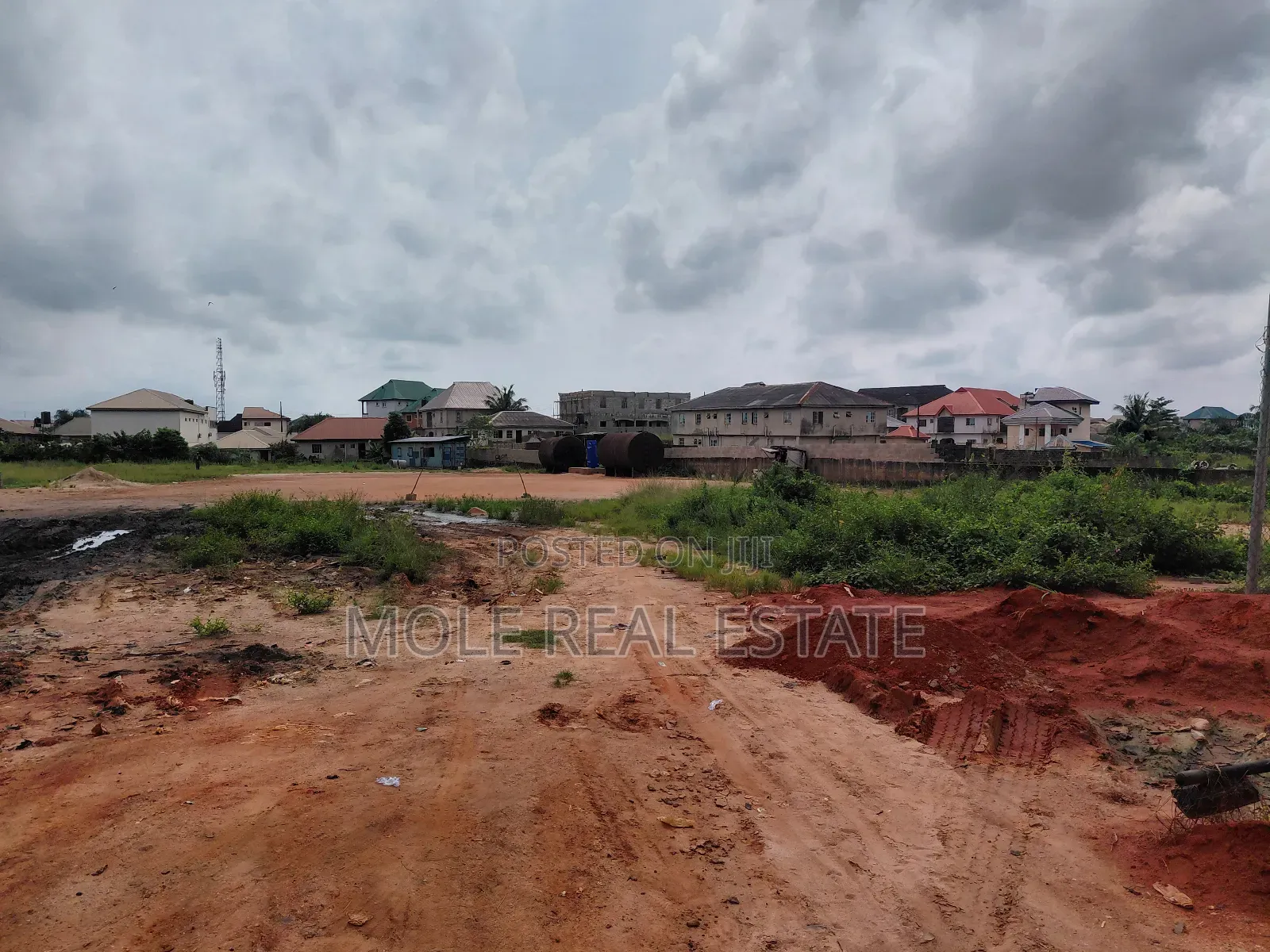 48 Acers Along Lagos Ibadan Expressway B/4 Interchange
