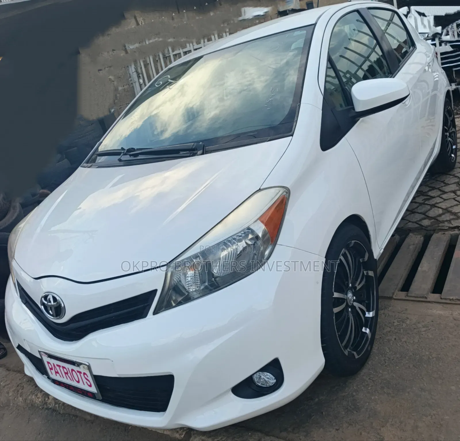 Toyota Yaris LE Hatchback 5dr 2012 White