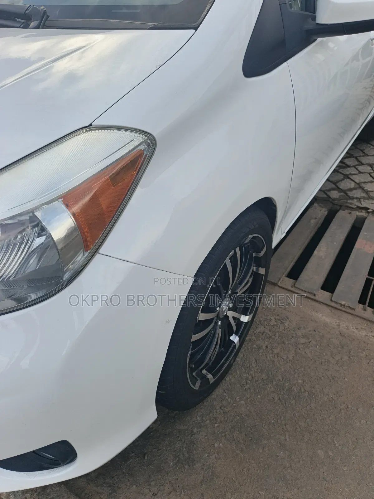 Toyota Yaris LE Hatchback 5dr 2012 White