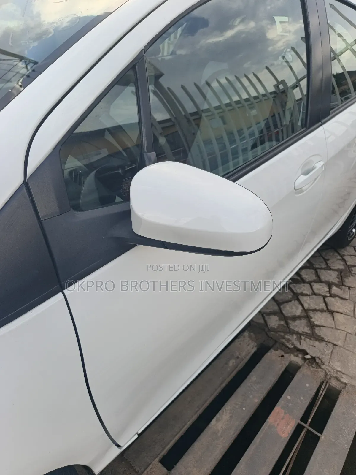 Toyota Yaris LE Hatchback 5dr 2012 White