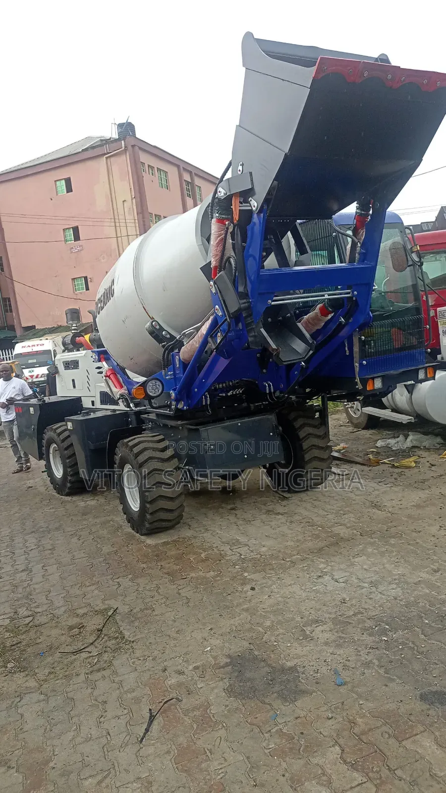 4 Cubic Oceanic Mobile Selfload Concrete Mixer Truck