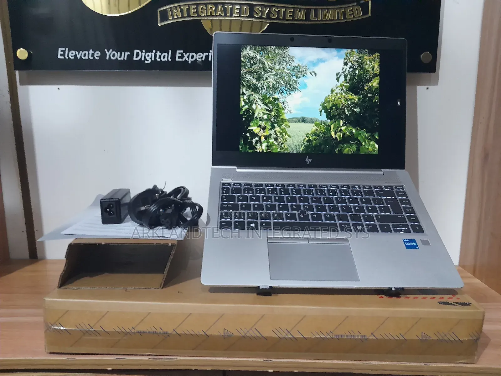 New Laptop HP EliteBook 8570P 12GB Intel Core I7 SSD 256GB