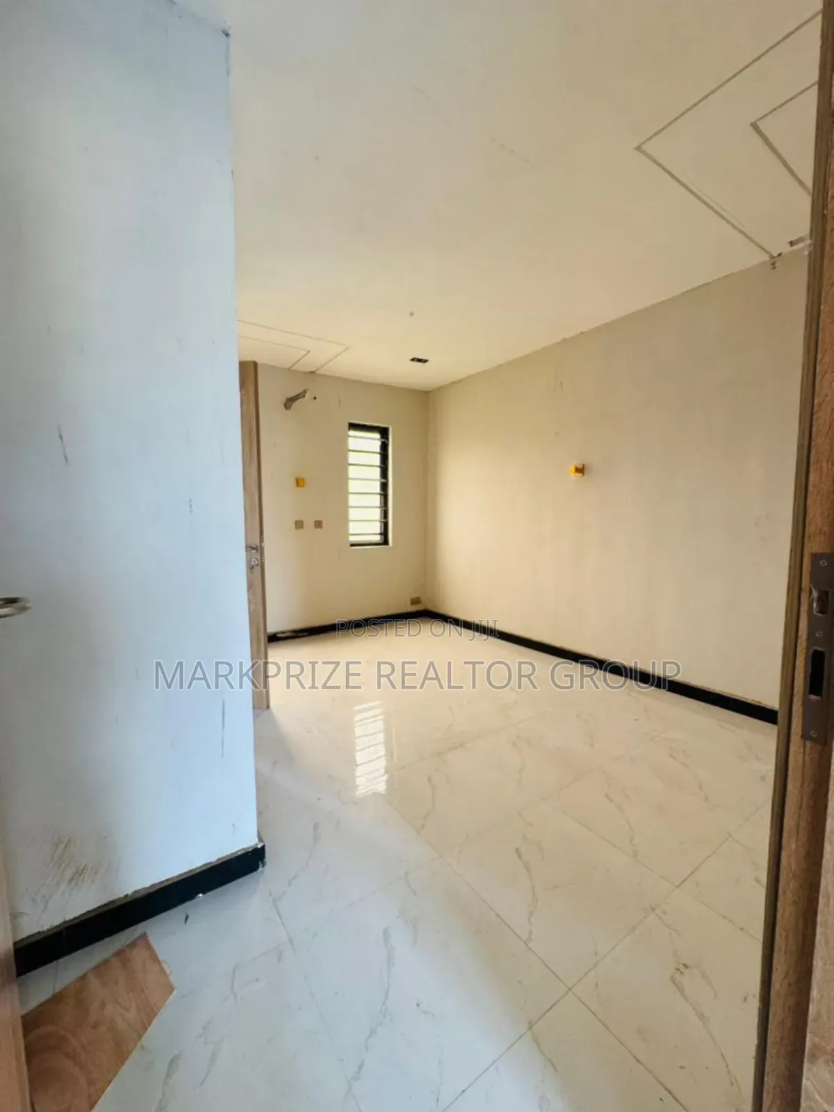 4bdrm Duplex in Berger for sale