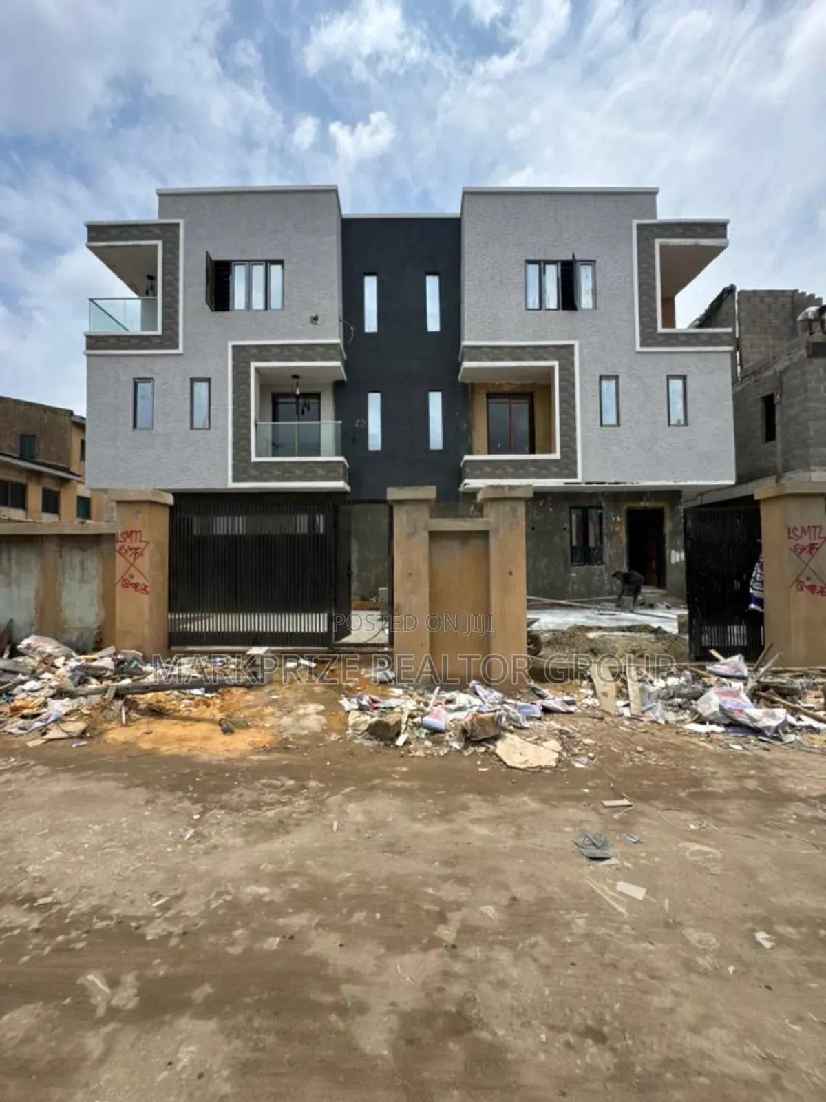 4bdrm Duplex in Berger for sale