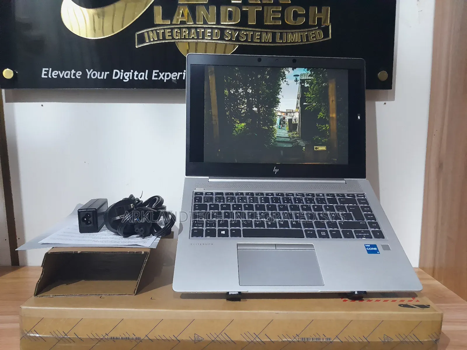 New Laptop HP EliteBook 8570P 8GB Intel Core I7 SSD 1T