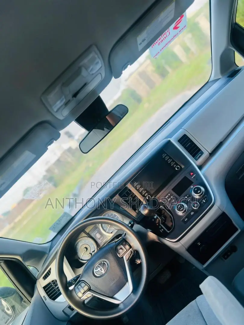 Toyota Sienna LE AWD 2020 Silver