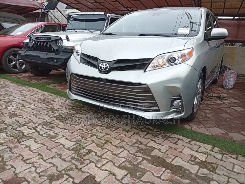 Toyota Sienna LE AWD 2020 Silver