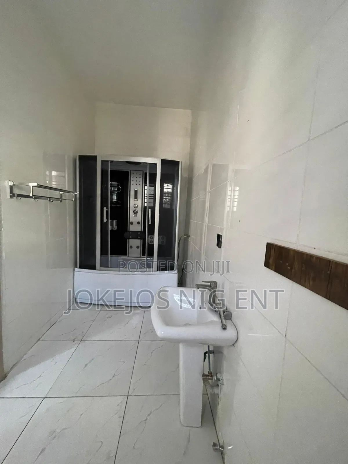 4bdrm Townhouse/Terrace in Orchid Road, Chevron for Sale