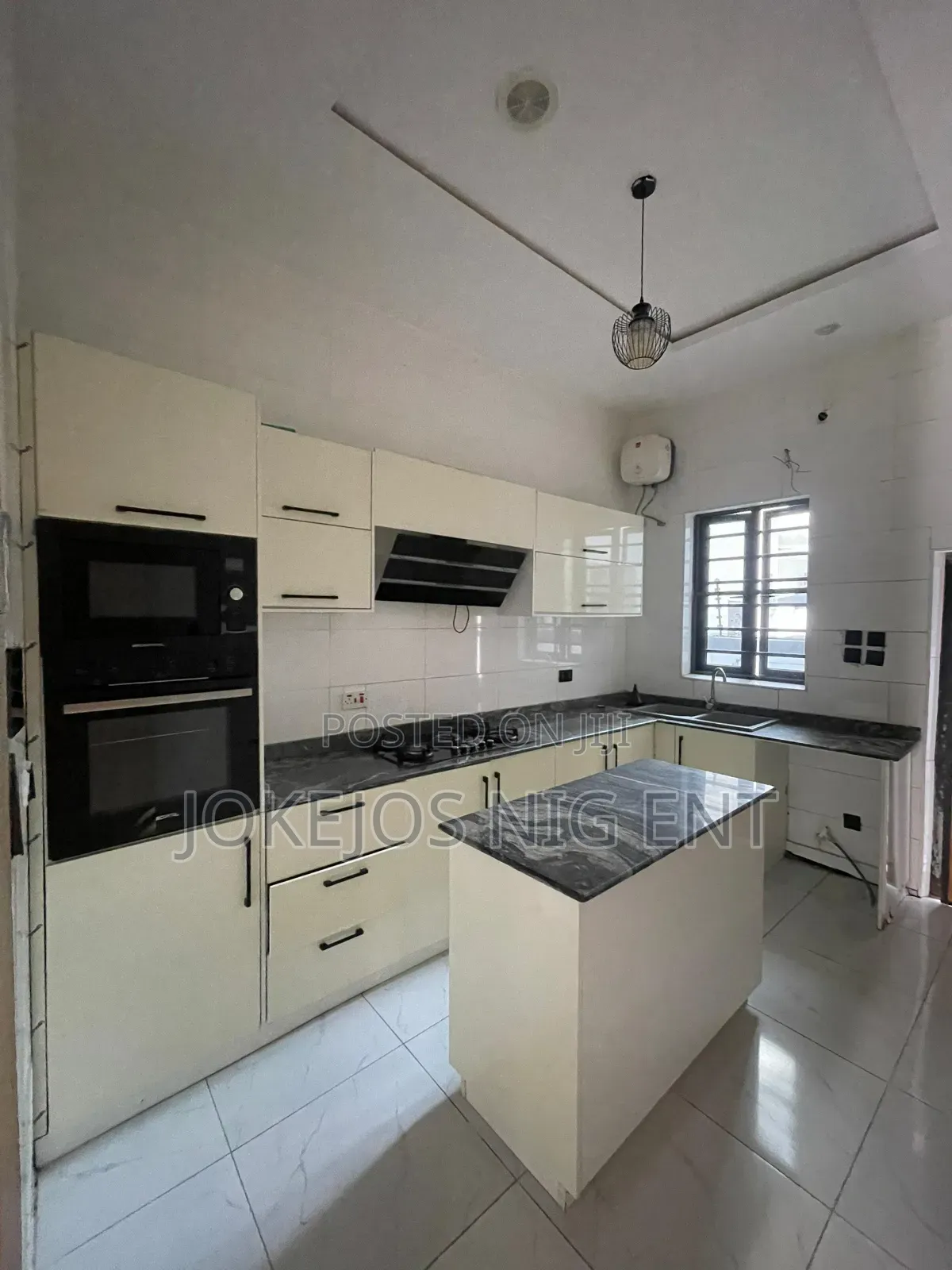 4bdrm Townhouse/Terrace in Orchid Road, Chevron for Sale
