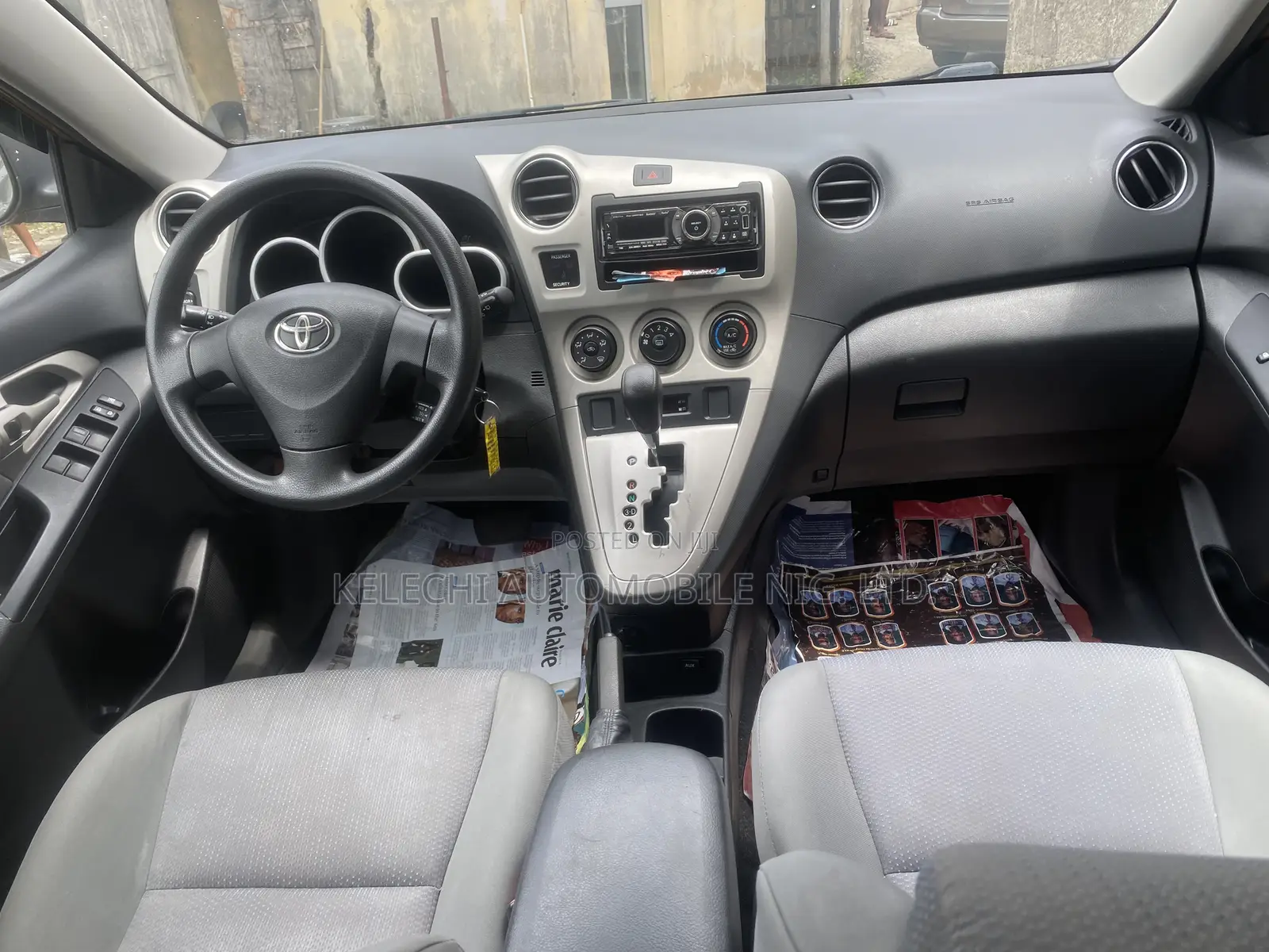 Toyota Matrix S Hatchback AWD (2.4L 4cyl 4A) 2012 Gold