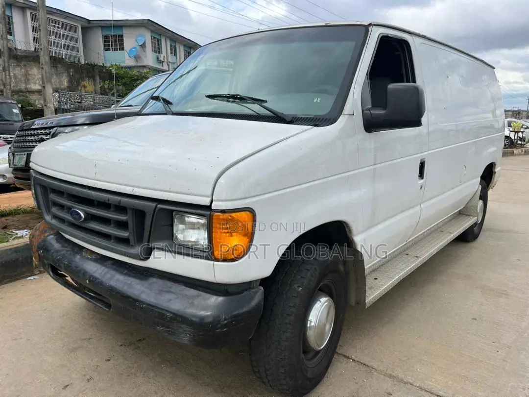 Ford E-350 Super Duty Van 2004 White