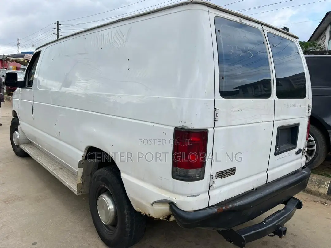 Ford E-350 Super Duty Van 2004 White