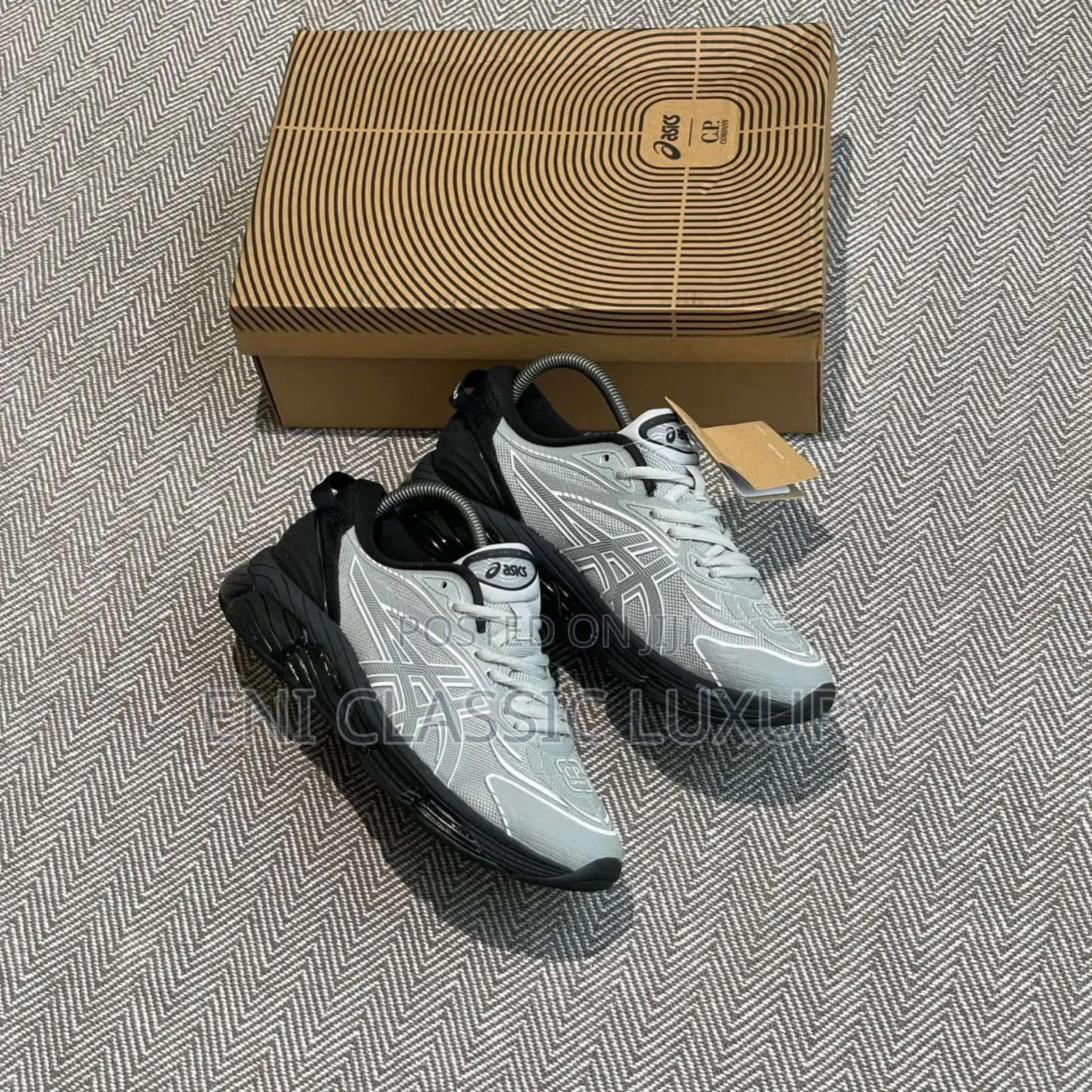 Pure Quality Luxury Men's Sneakers Well Branded Package