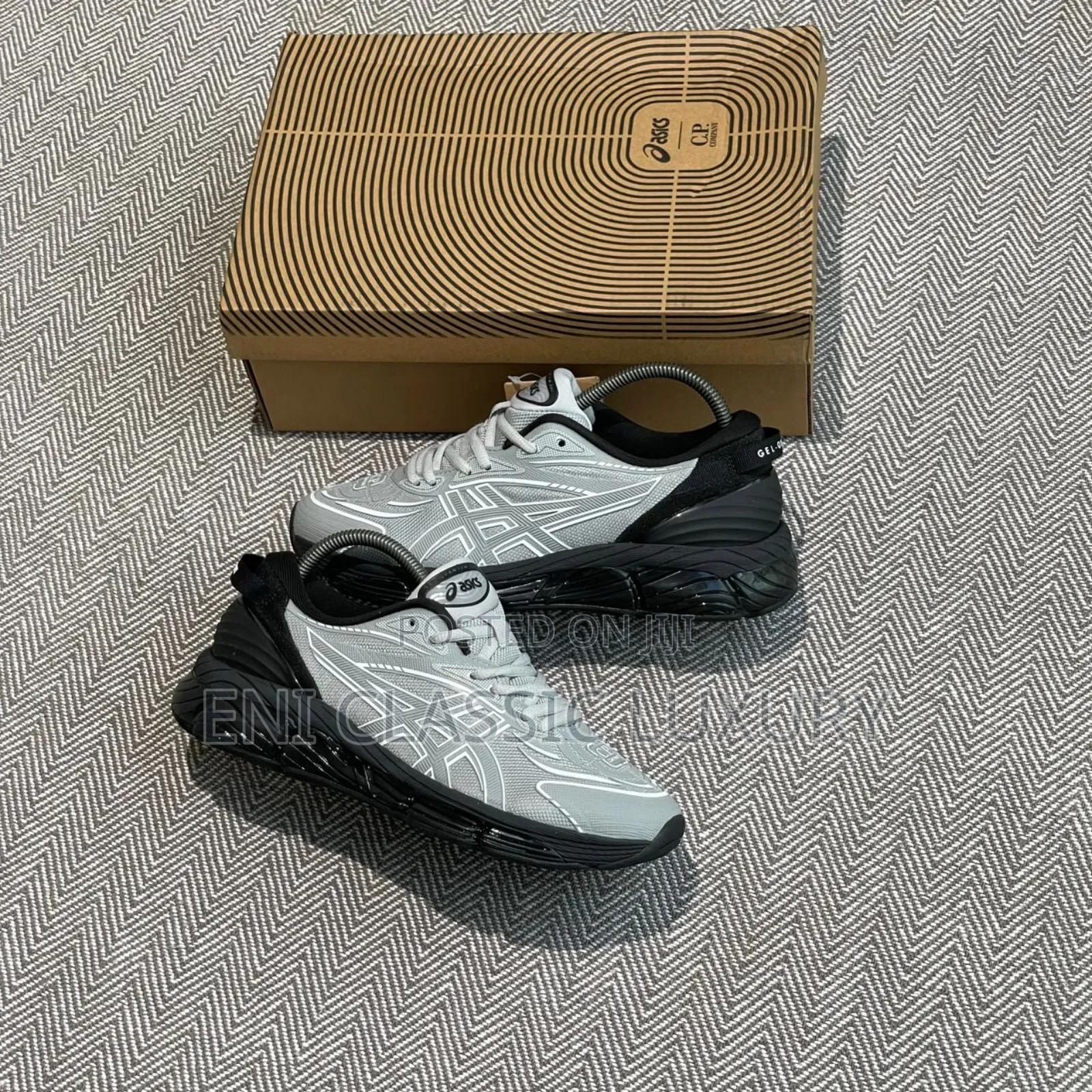 Pure Quality Luxury Men's Sneakers Well Branded Package