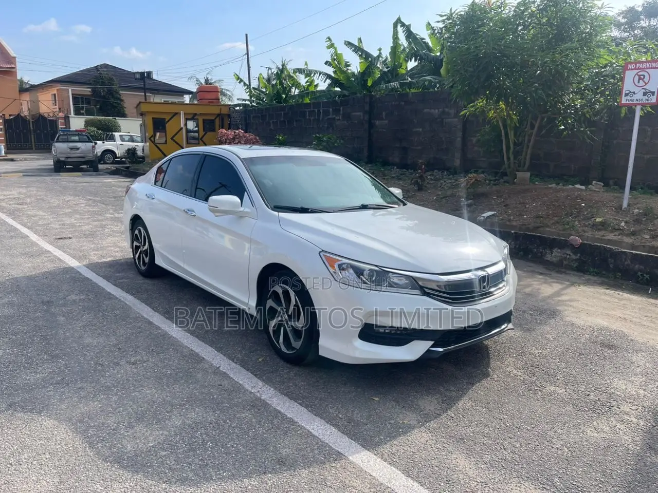 Honda Accord Touring 4dr Sedan FWD (3.5L 6cyl 6A) 2016 White